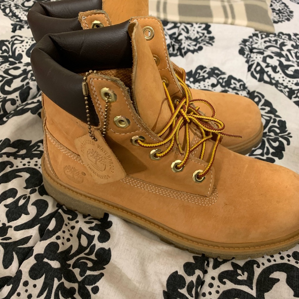 Timberland boots (MALE SIZE)